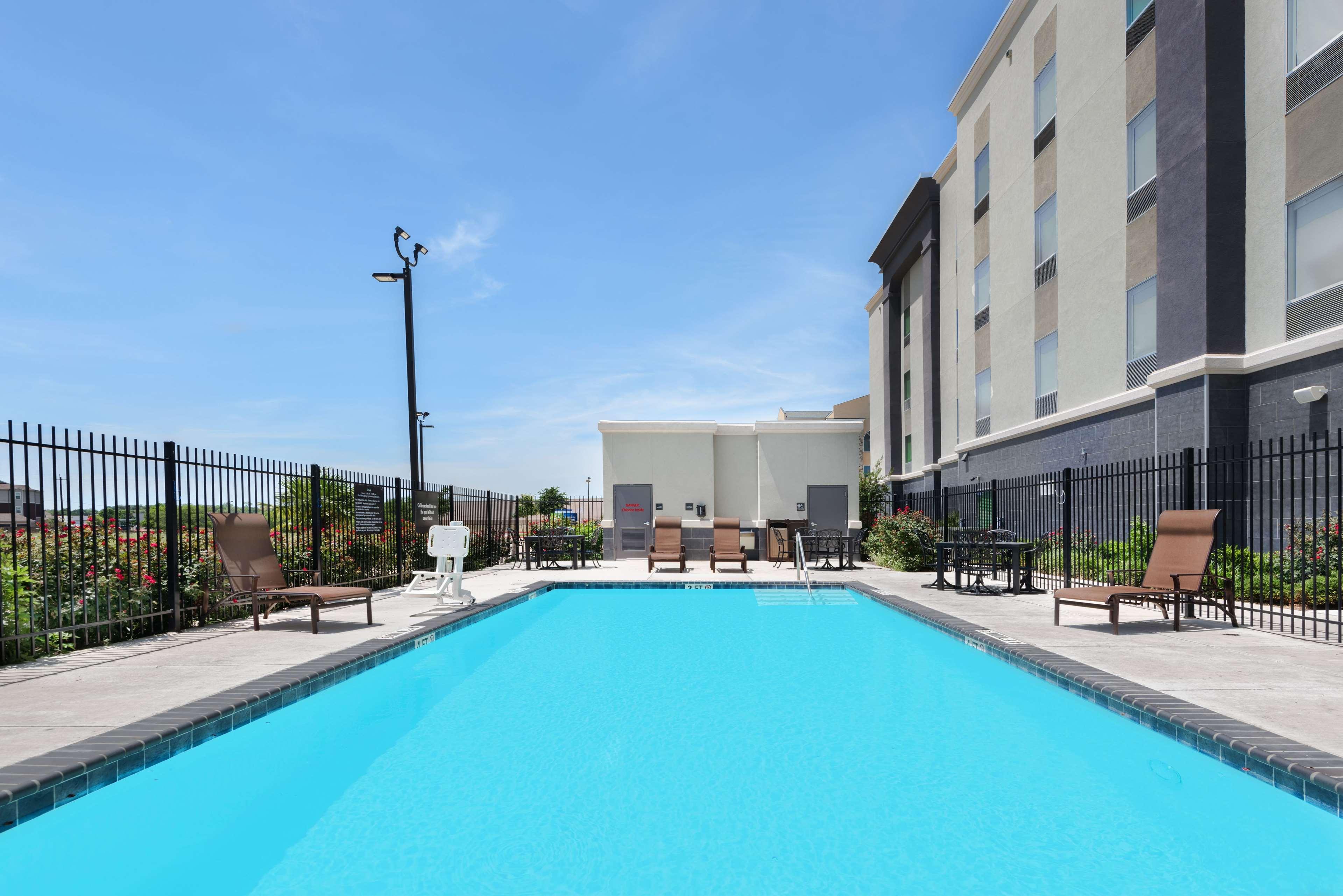 Hampton Inn & Suites San Antonio Brooks City Base, Tx Exterior photo